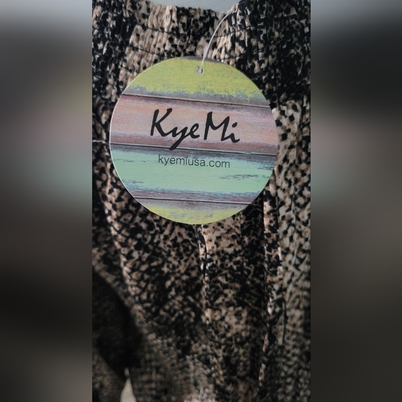 Kye Mi Snakeskin Print Romper NWT - Picture 6 of 12